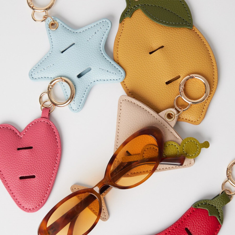 Custom Creative Star Pepper Keychain Multifunctional Eyeglass Clip Sunglasses Holder Anti Loss Storage Clip Leather Keychain