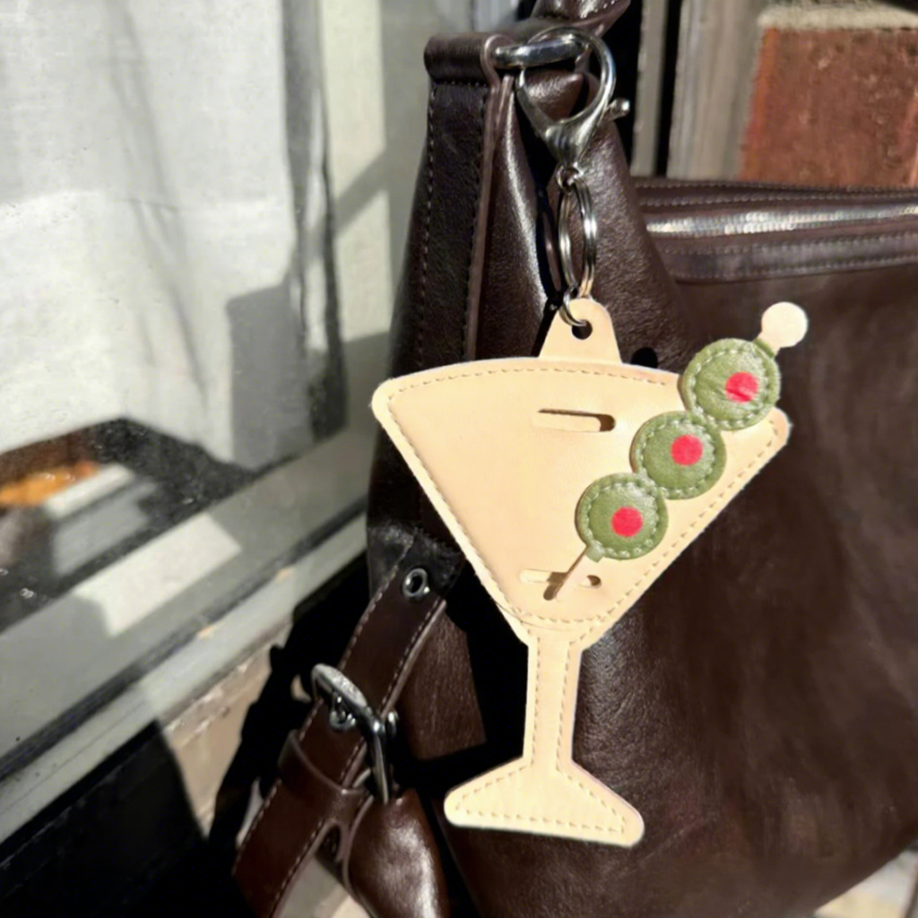 Custom Creative Star Pepper Keychain Multifunctional Eyeglass Clip Sunglasses Holder Anti Loss Storage Clip Leather Keychain