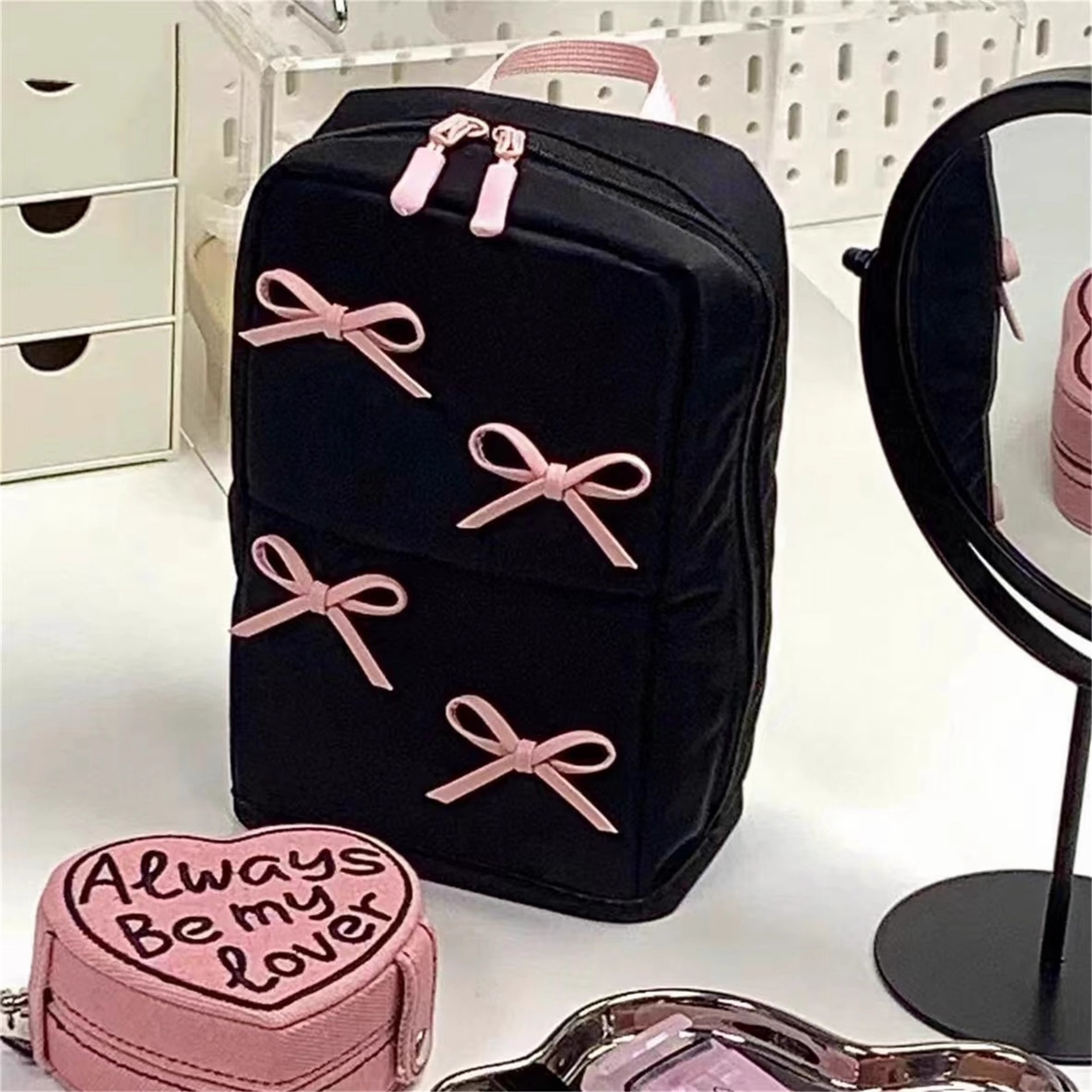 Custom Logo PU Leather Large Capacity Polka Dot Travel Makeup Bag Cosmetic Pouch With Smooth Zipper Closure And Carry Handle
